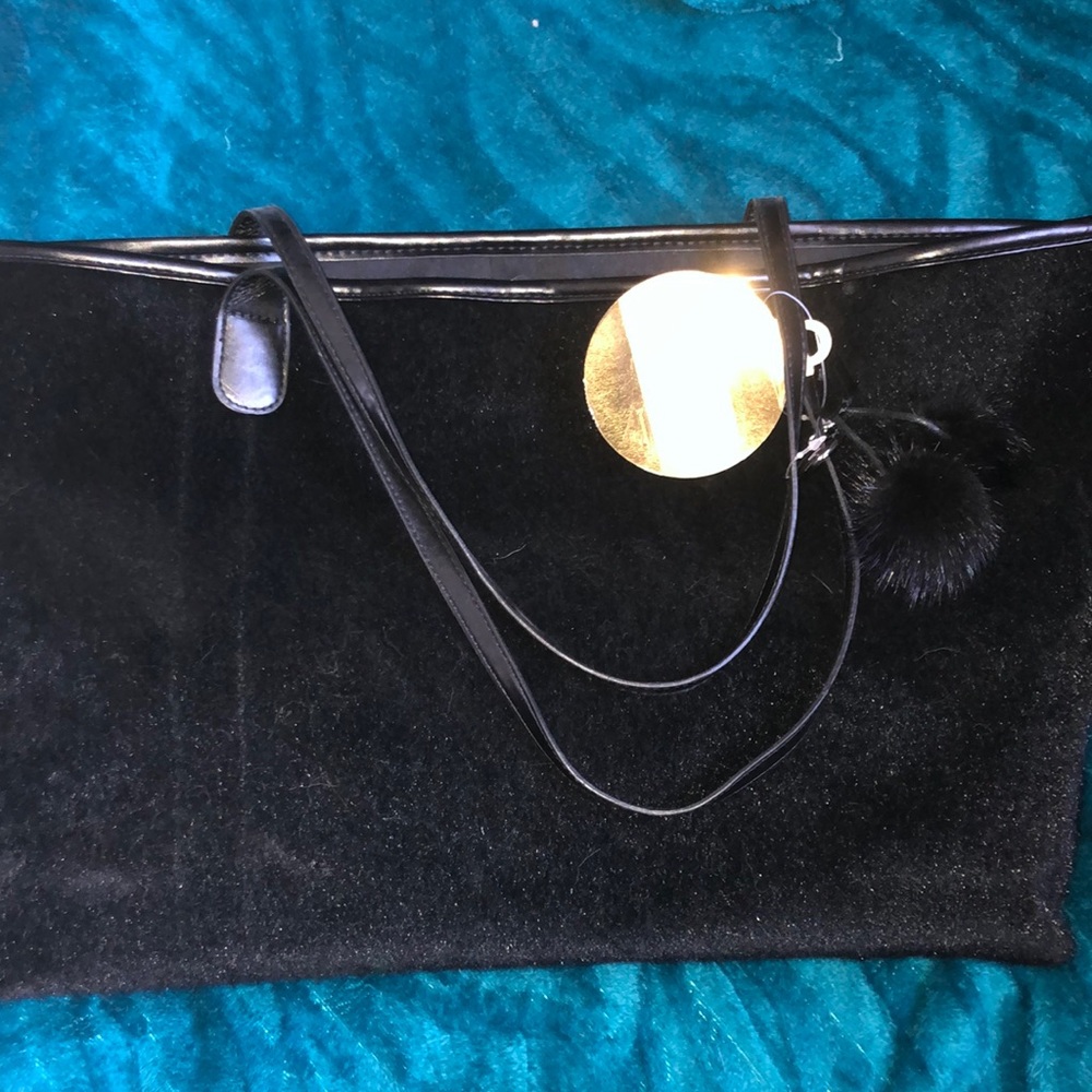 FREE large tote bag with a palm keychain with $49’+ purchase 😀